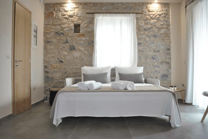 Petras Gi - Stone Houses